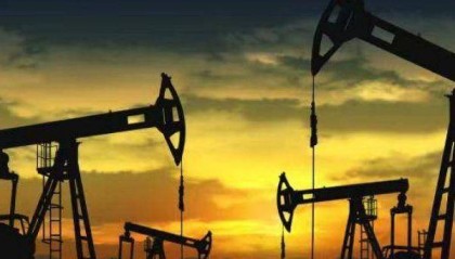 国际油价狂飙，国内原油期货罕见涨停，油气股跟涨