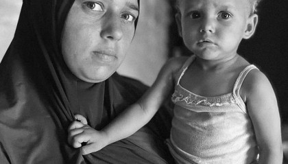 加沙母亲的饥荒处境：讨来两勺饭分五个孩子