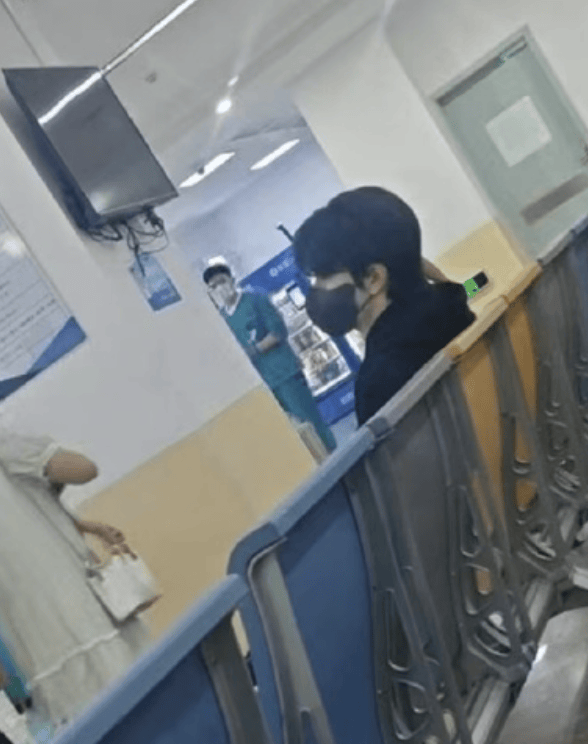 知名东北籍演员发生意外,剧组已送医